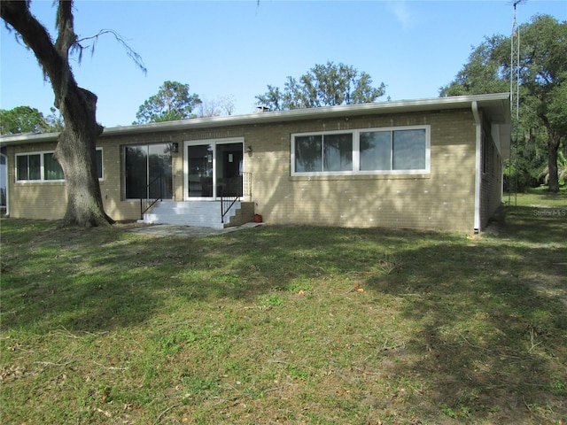 view of front of home featuring a front yard