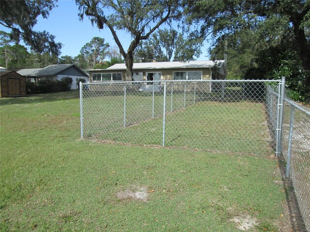 view of yard featuring a storage shed