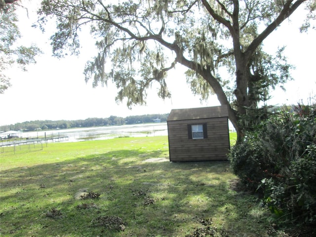 view of yard with a water view and an outdoor structure