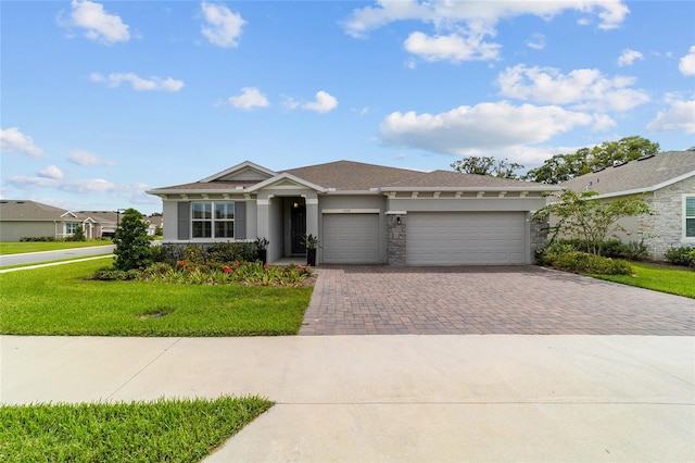 view of front of property featuring a front lawn and a garage