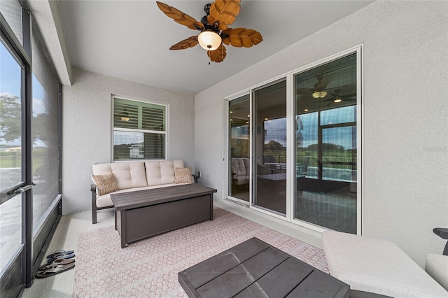 sunroom with ceiling fan