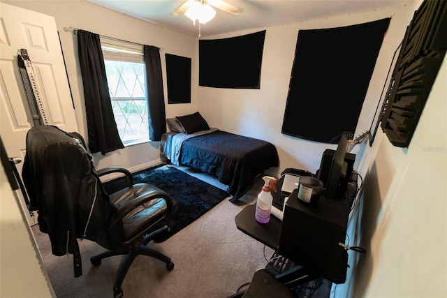 bedroom featuring ceiling fan and carpet