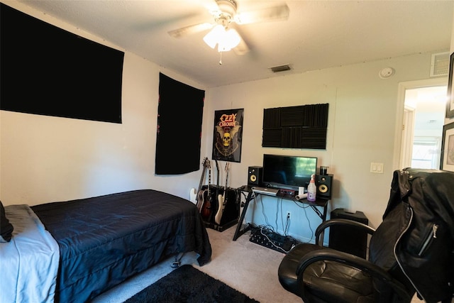 bedroom featuring ceiling fan and carpet