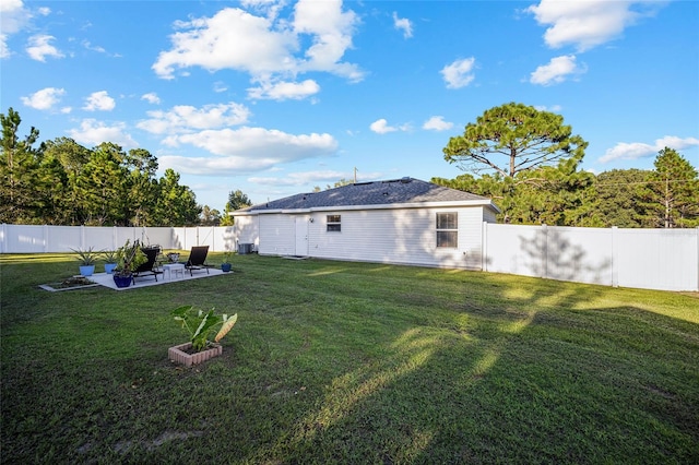 view of yard featuring an outdoor hangout area and a patio area