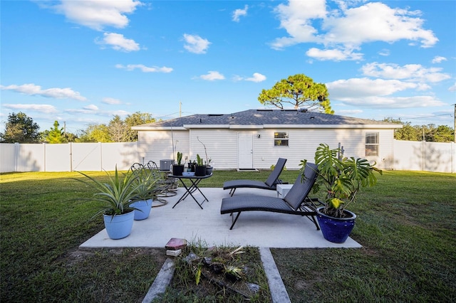 view of yard with a patio