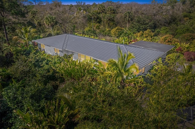 bird's eye view with a wooded view