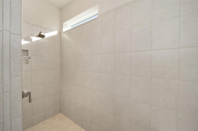 bathroom featuring a tile shower