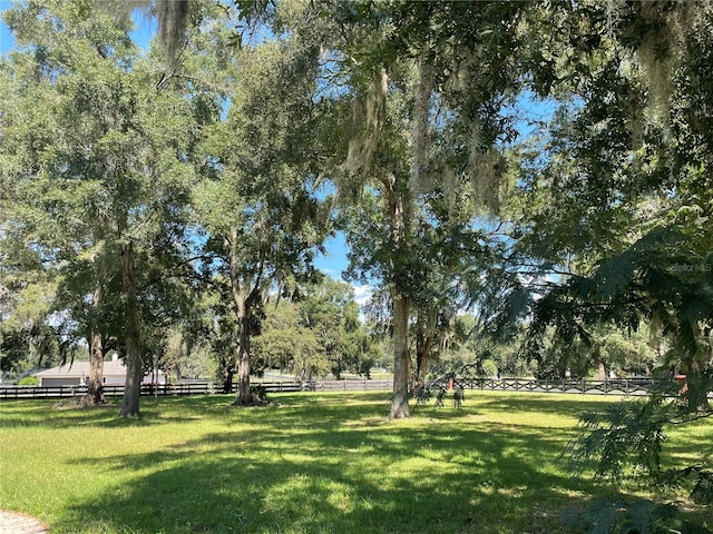 view of property's community featuring a lawn