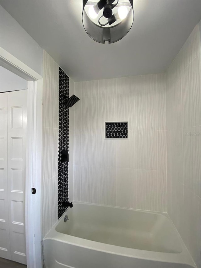 bathroom with shower / washtub combination