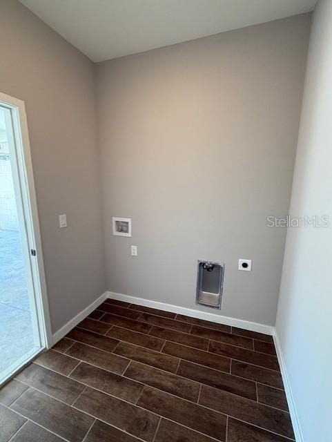 clothes washing area with washer hookup and hookup for an electric dryer