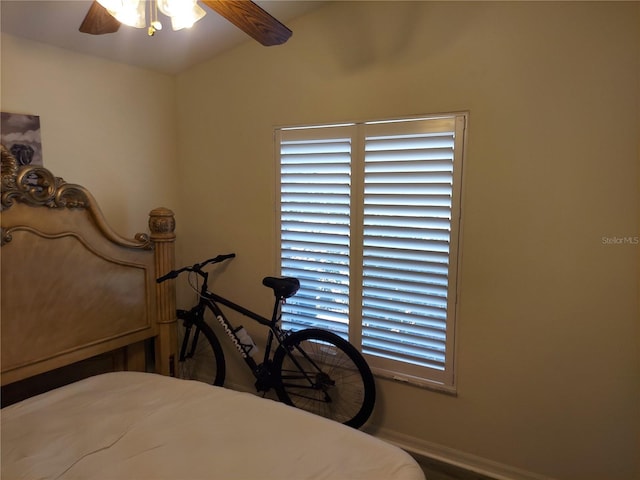 bedroom with ceiling fan