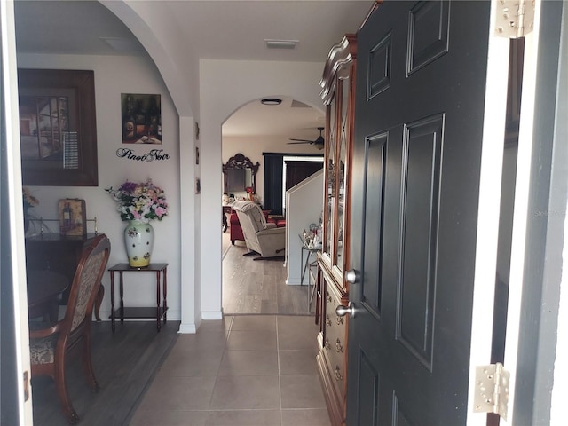 entryway with wood-type flooring and ceiling fan