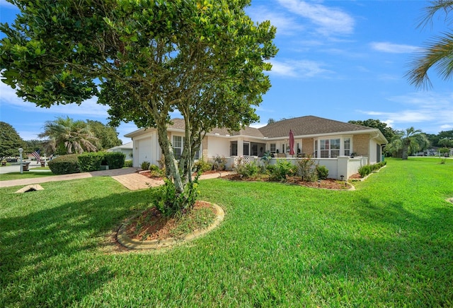 view of front of property featuring a front yard and a garage