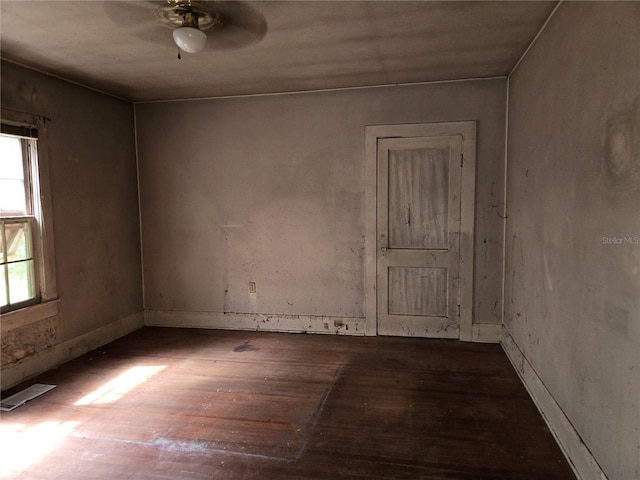 unfurnished room featuring wood-type flooring and ceiling fan