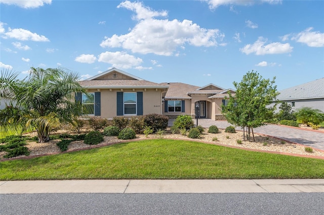 single story home featuring a front lawn