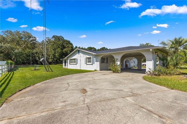 view of front of house featuring a front lawn and a carport