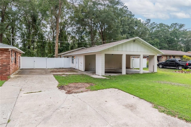 view of front facade with a front lawn and a carport