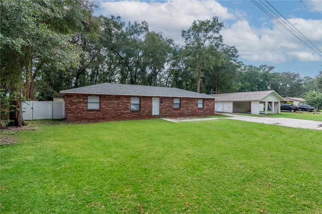 single story home featuring a front yard