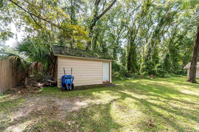 view of yard with a storage shed