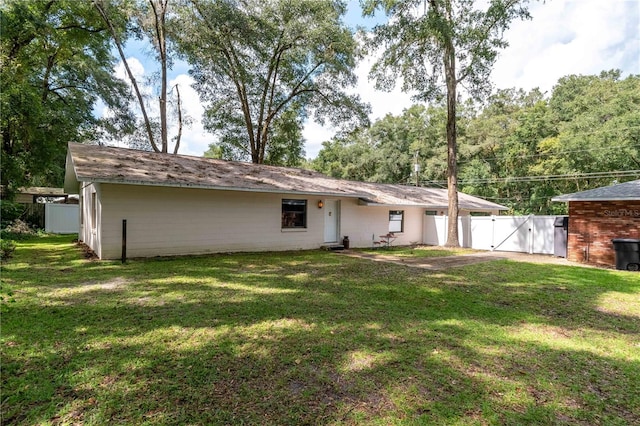 back of house featuring a lawn