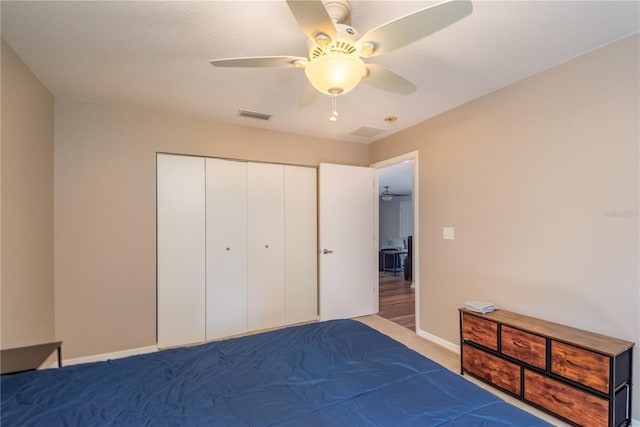 unfurnished bedroom with a closet, ceiling fan, and hardwood / wood-style floors