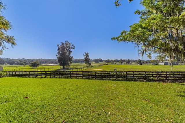 view of yard featuring a rural view