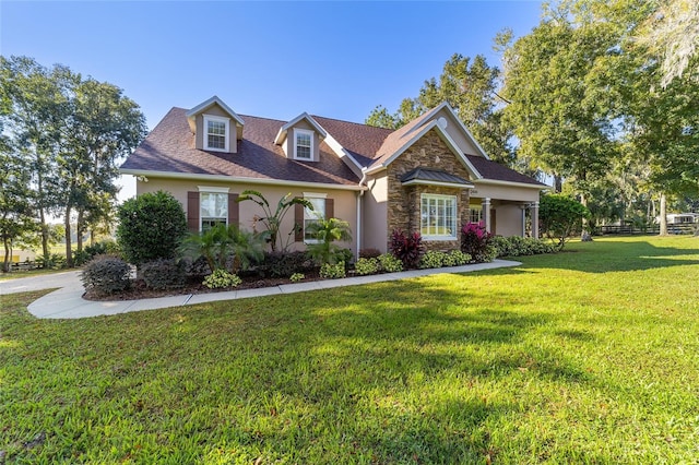 view of front facade featuring a front lawn