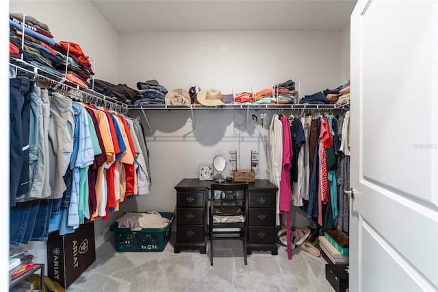 walk in closet featuring carpet flooring