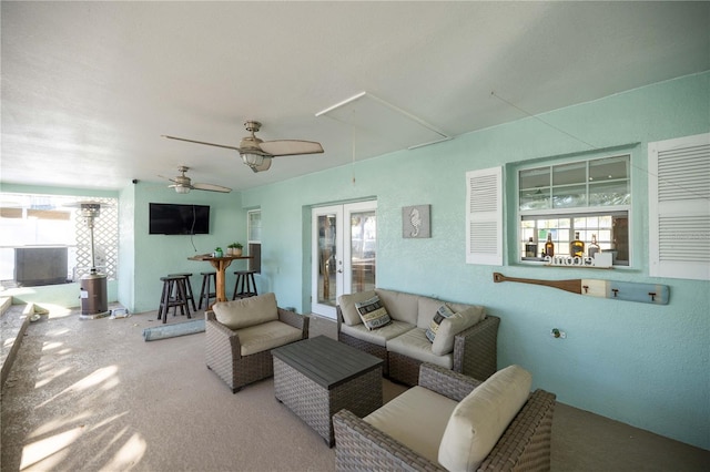 carpeted living room featuring ceiling fan