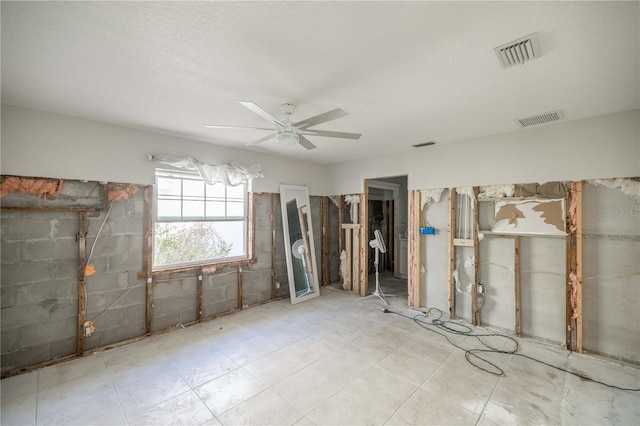 unfurnished room featuring ceiling fan