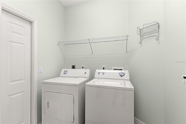 washroom featuring washing machine and clothes dryer