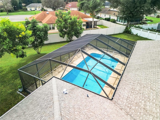 view of pool featuring a yard, a hot tub, and a patio area