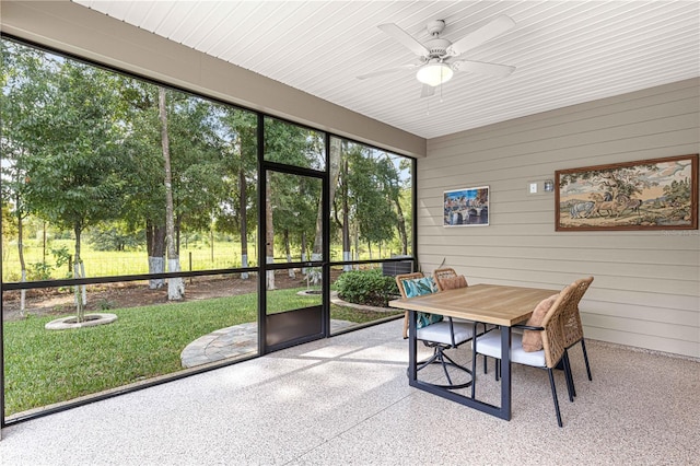 sunroom / solarium featuring ceiling fan