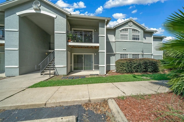 view of front of house featuring a balcony