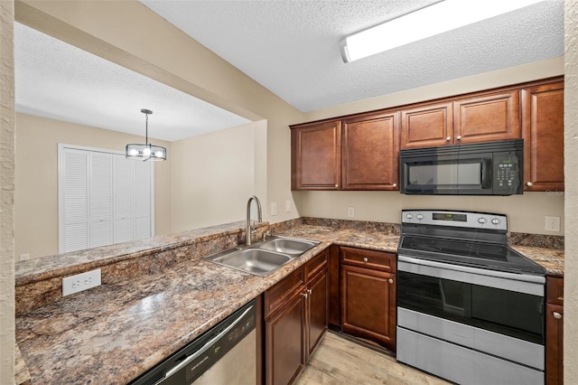 kitchen featuring hanging light fixtures, sink, light hardwood / wood-style flooring, a chandelier, and appliances with stainless steel finishes