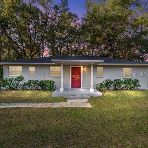 ranch-style home with a yard