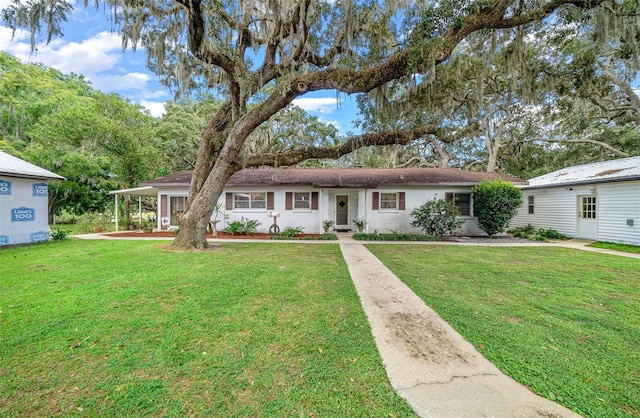 ranch-style house featuring a front lawn