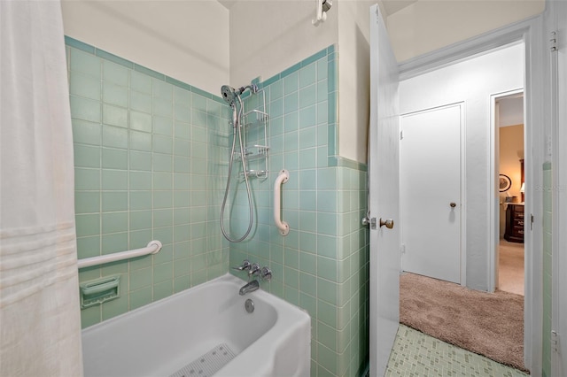 bathroom with shower / tub combo