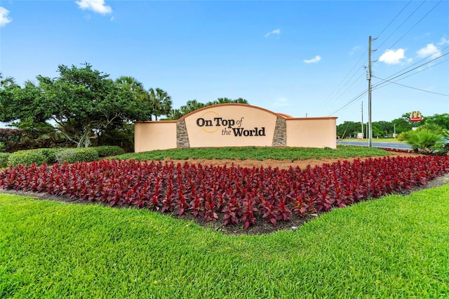 community sign featuring a yard