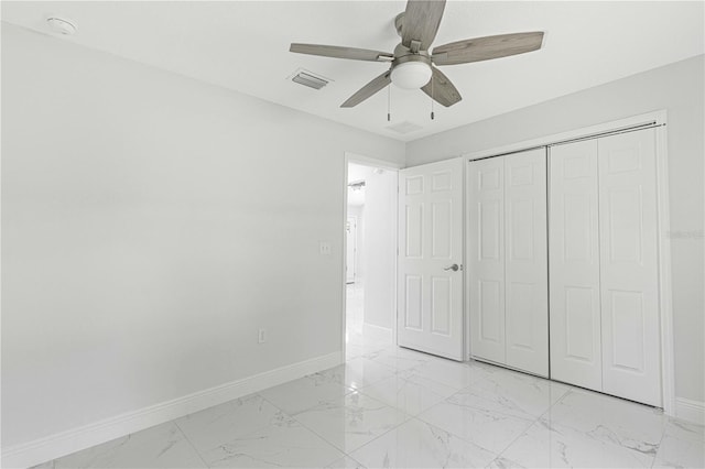 unfurnished bedroom with ceiling fan and a closet