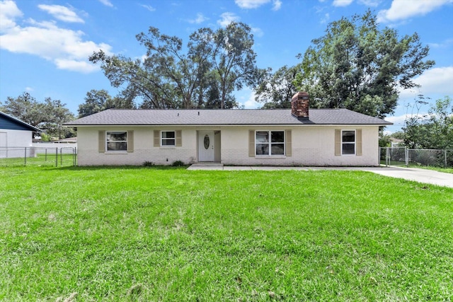 single story home featuring a front yard