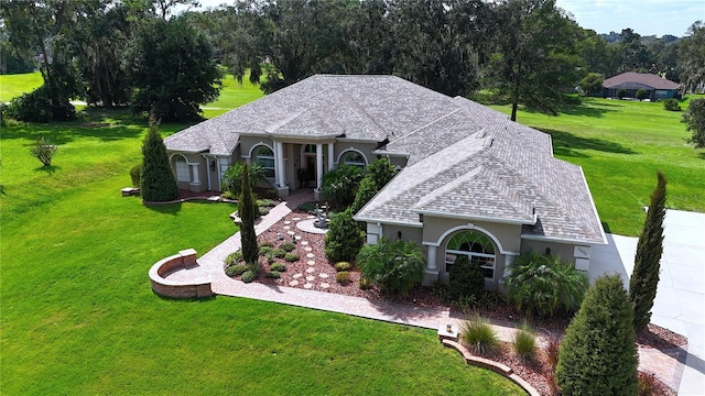 view of front of house featuring a front lawn