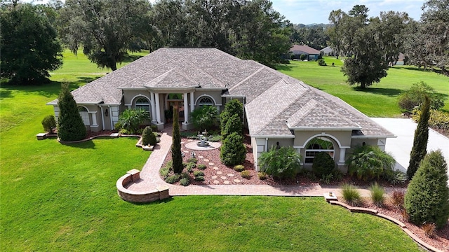 view of front facade with a front yard