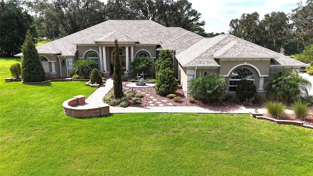 view of front facade with a front yard