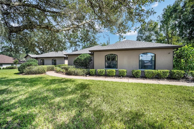 ranch-style house featuring a front yard