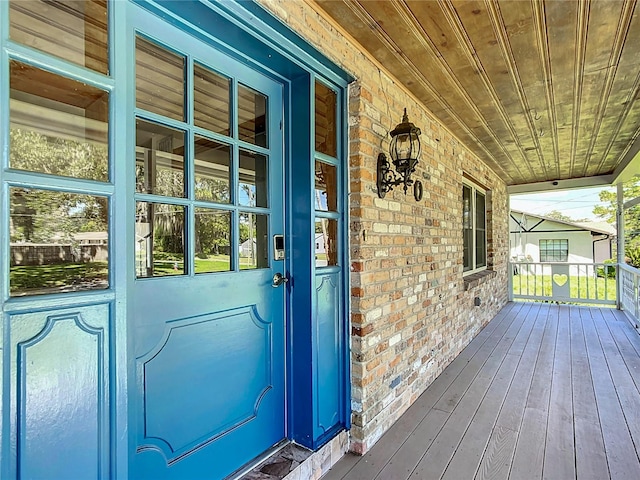 doorway to property with covered porch