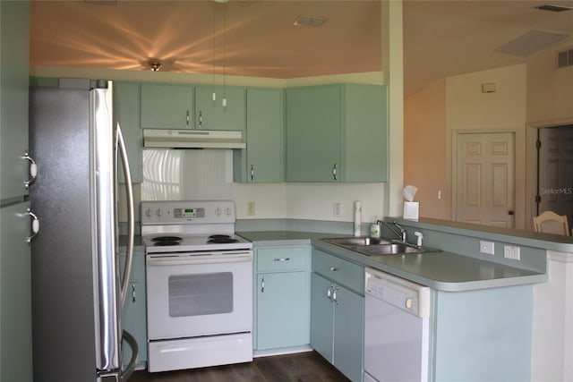 kitchen with dark wood-type flooring, sink, kitchen peninsula, green cabinets, and white appliances