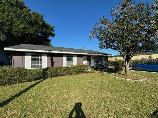 ranch-style home with a front yard