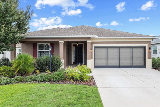 view of front of property featuring a front yard and a garage