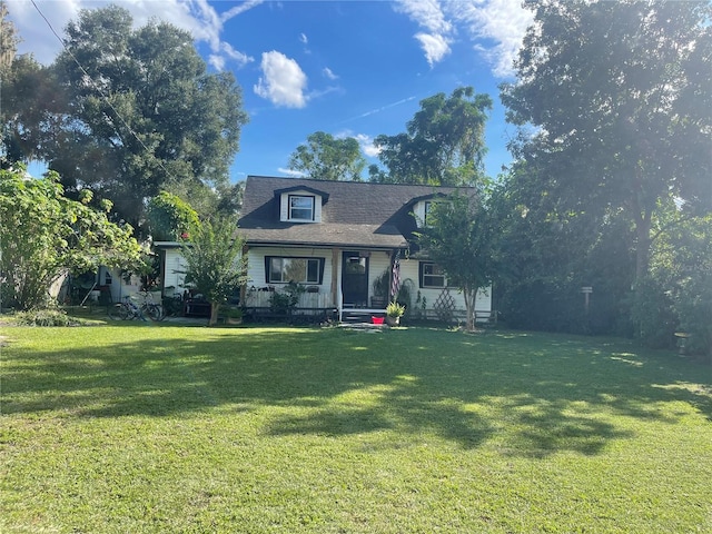 view of front facade featuring a front yard